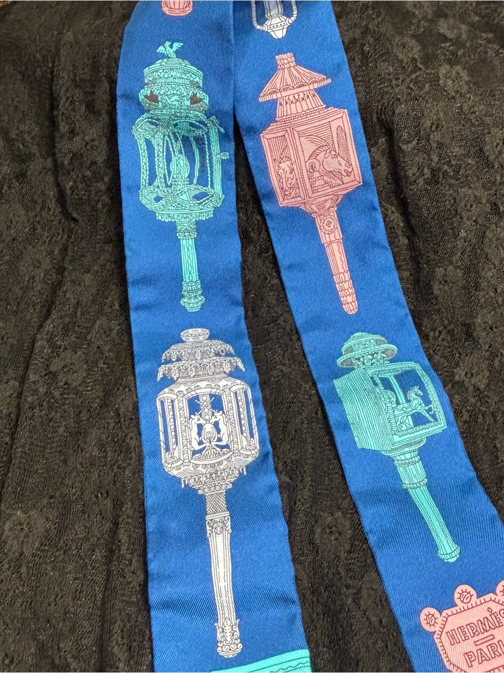 Hermes Merveilleuses Lanternes Twilly Scarf Blue Pink Silk New in Box Auth NIB - Picture 7 of 9